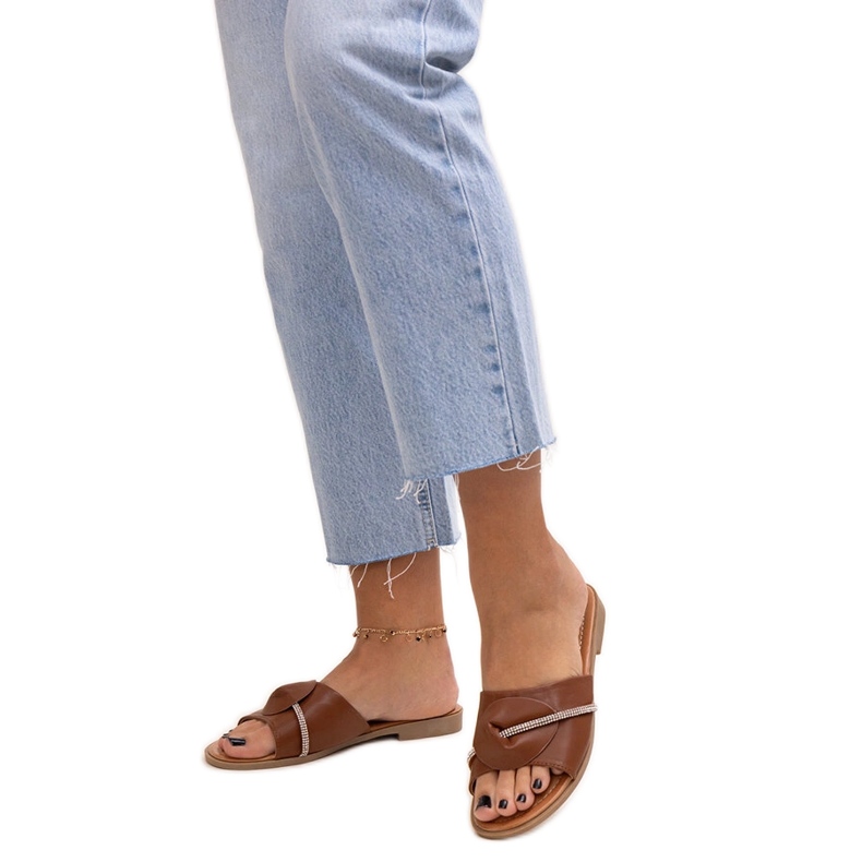 Amari cirkóniákkal pánttal díszített kalapok barna