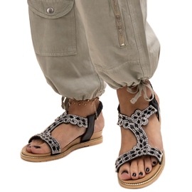 Shahida fényes fekete szandálja Shahida fényes fekete szandálja