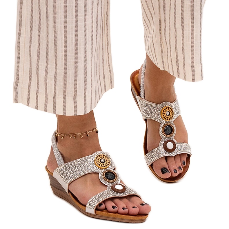 Fényes, alacsony szandál az Azeeza-tól ezüst