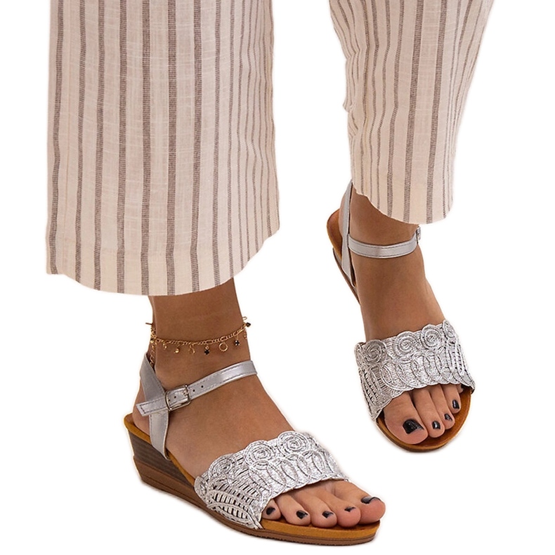 Maimoona hímzett alacsony ékszandál ezüst