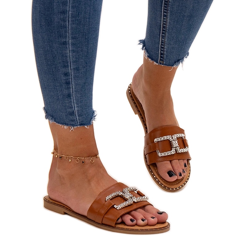 Barna papucs Rochaela dekoratív csattal