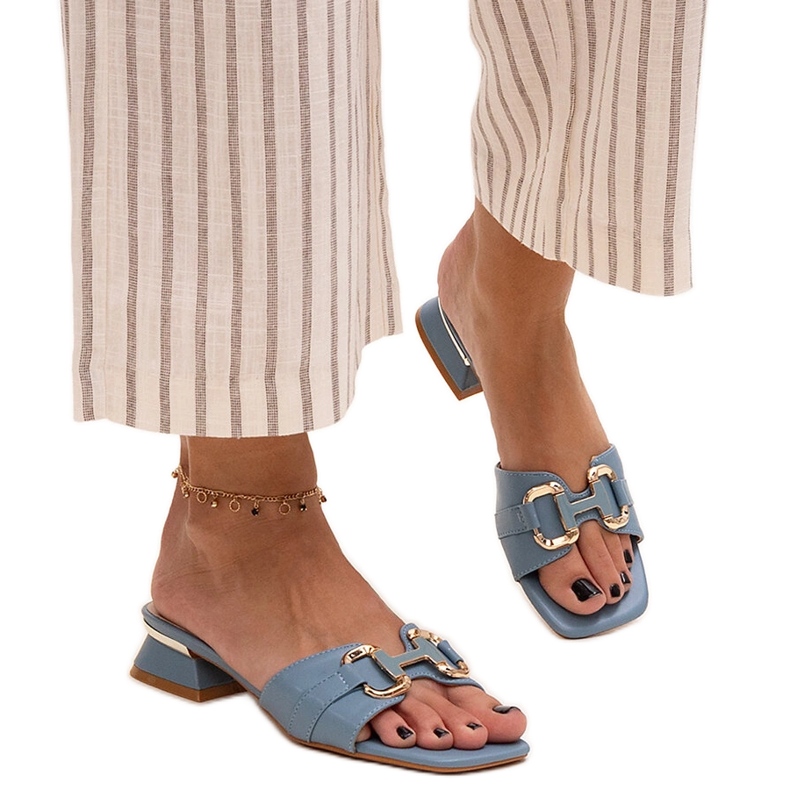 Alacsony sarkú flip-flop dekoratív Luara csattal kék Alacsony sarkú flip-flop dekoratív Luara csattal kék