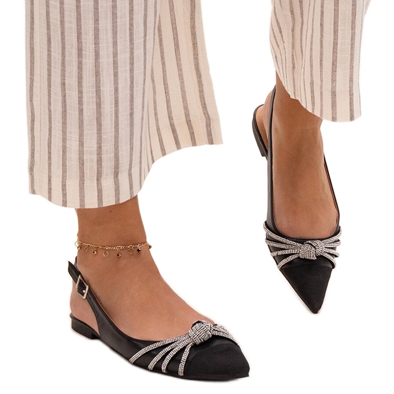 Balett lakások hegyes orrral és Sellar strasszokkal fekete