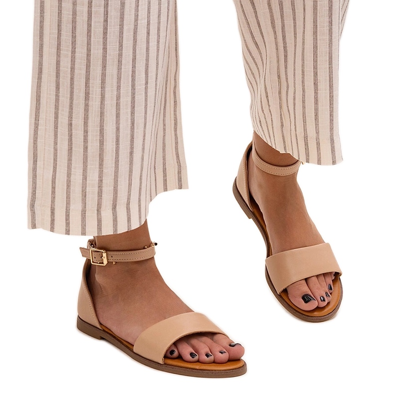 Evento Bézs szandál zárt sarokkal a Sema márkától