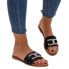 Fekete flip-flop dekoratív csattal a Rochaela cégtől