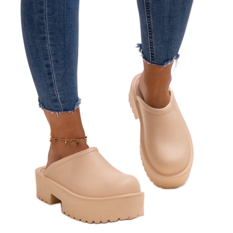 Bézs flip-flop masszív Huss talppal