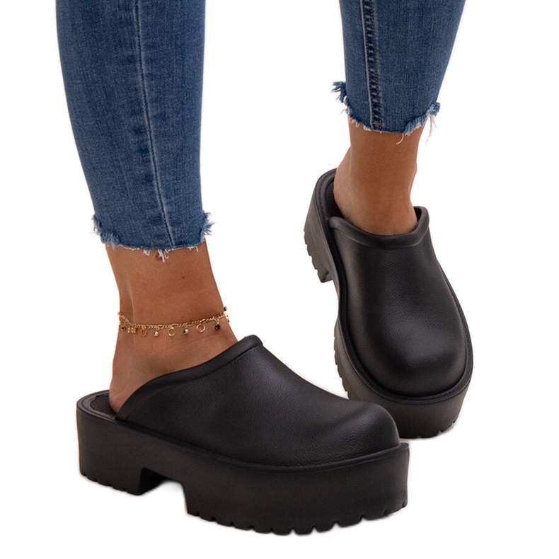 Fekete flip-flop masszív Huss talppal