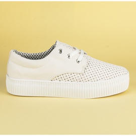 Kylie Áttört tornacipő az emelvényen fehér