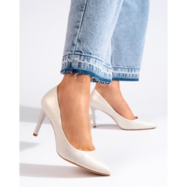 Klasszikus fehér női pumpák Sergio Leone-tól