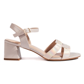 Bézs fényes női szandál, Sergio Leone