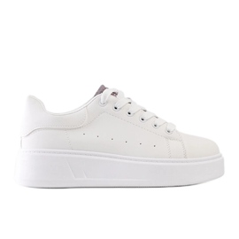 Fehér tornacipő szemet gyönyörködtető Asmait díszítéssel