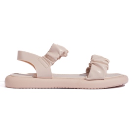 Bézs színű kényelmes női felbújós szandál