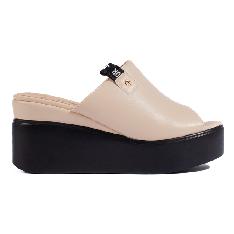 Bézs színű ékpapucs