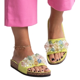 Negistina kövekkel díszített zöld papucs