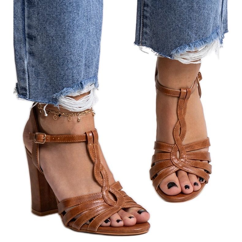 Barna magas sarkú szandál a Mikaii cégtől