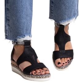 Tiuma fekete alacsony ékszandál