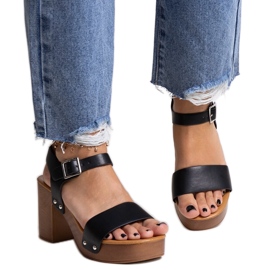 Fekete masszív Adilar magas sarkú szandál