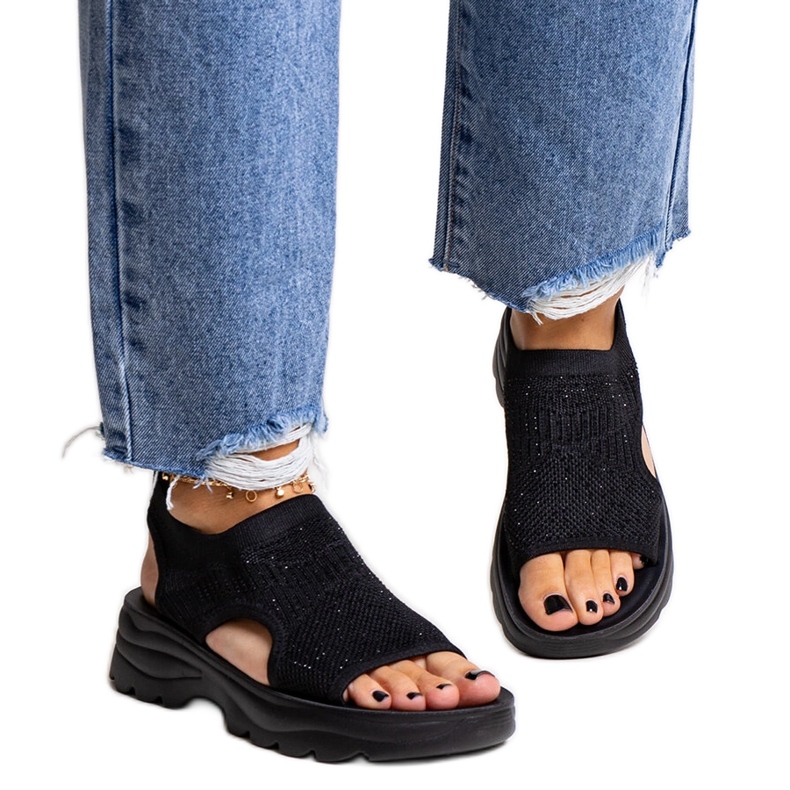 Fekete szövet platformszandál Delmare strasszokkal