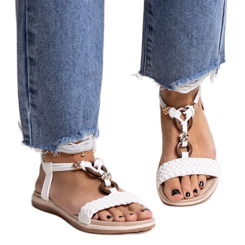 Izodora fehér fonott szandál