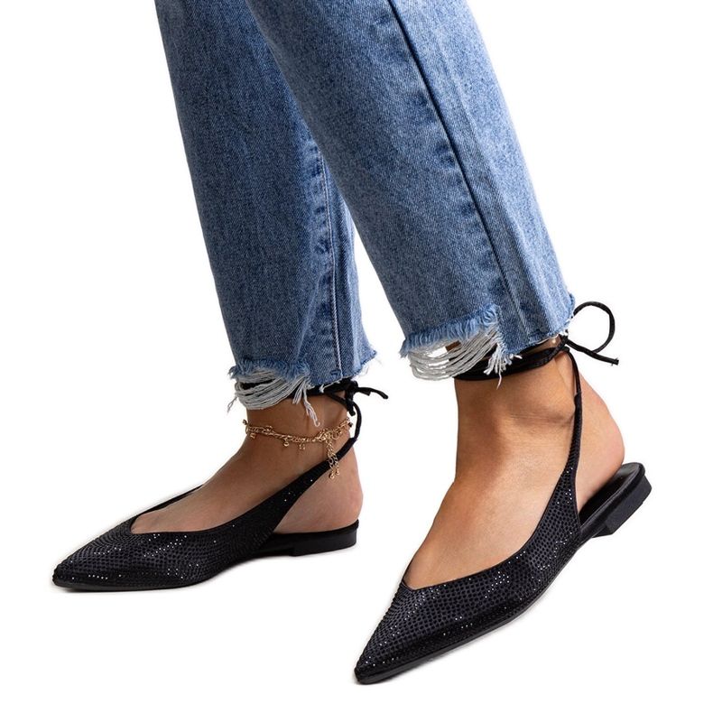 Finom, fűzős fekete balettlakások strasszokkal