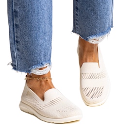 Rahima bézs színű tornacipő habszivacstalppal Rahima bézs színű tornacipő habszivacstalppal