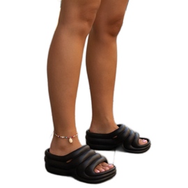 Amina fekete masszív papucsai