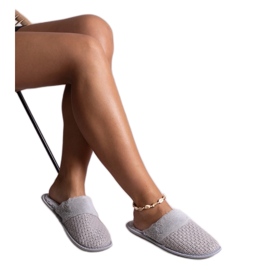 Szürke, Sira cérnával díszített papucs