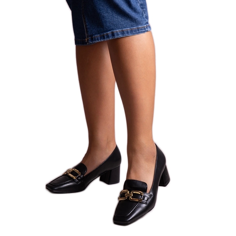 Fekete szögletes orrú pumpák az Alhenától