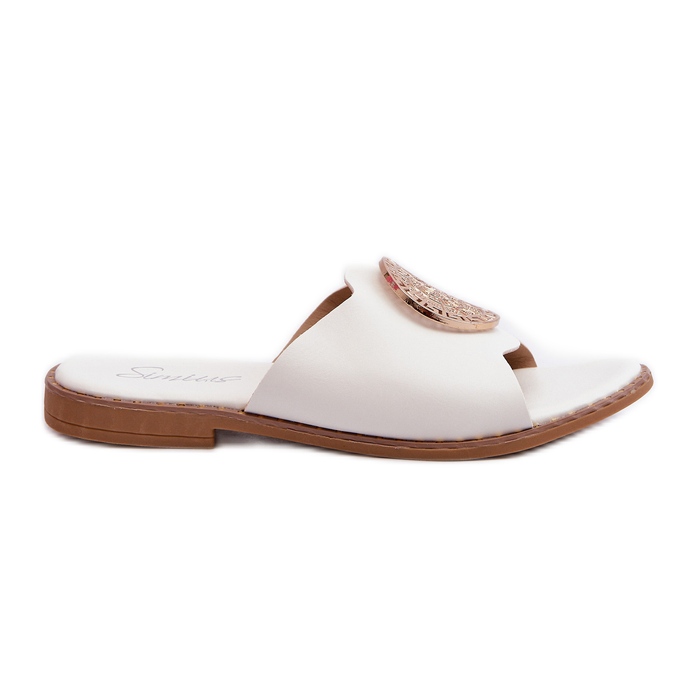 Női lapos sarkú papucsok díszítéssel, fehér Rivashea