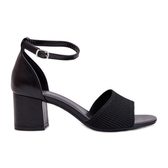 Női szandál egy magas sarkú fekete Desvia