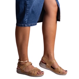 Barna Nural platformszandál