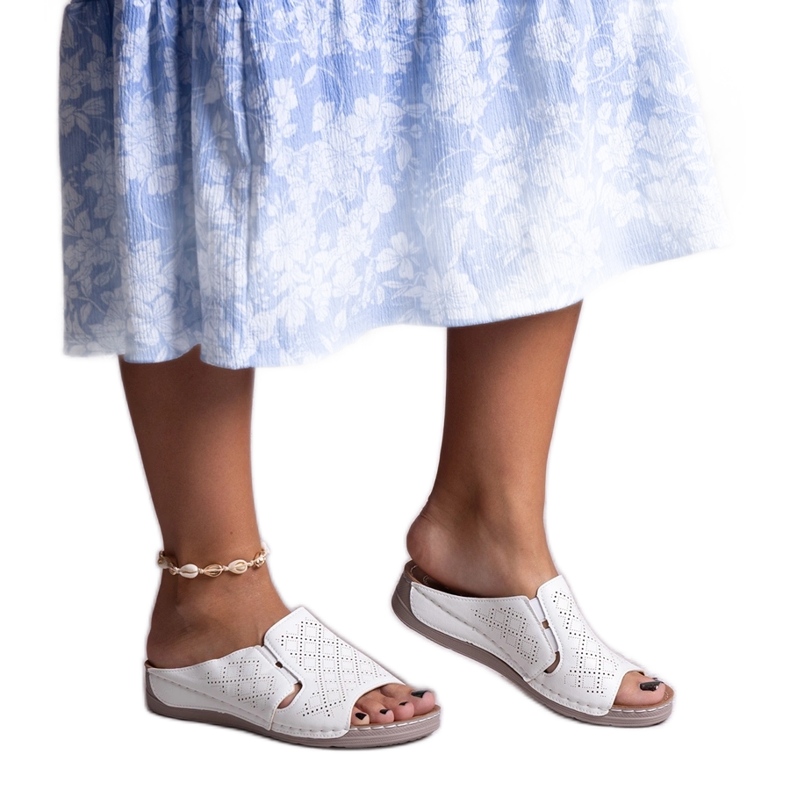 Marouna fehér perforált csúszdák