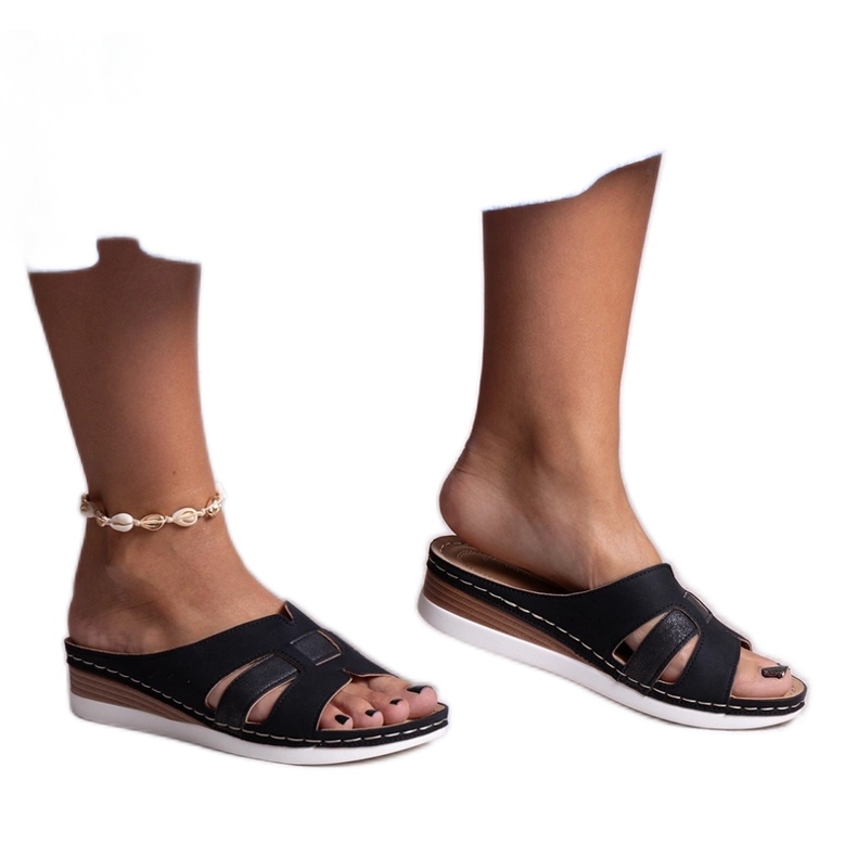 Fekete könnyű papucs alacsony ékkel a Mifsuda-tól