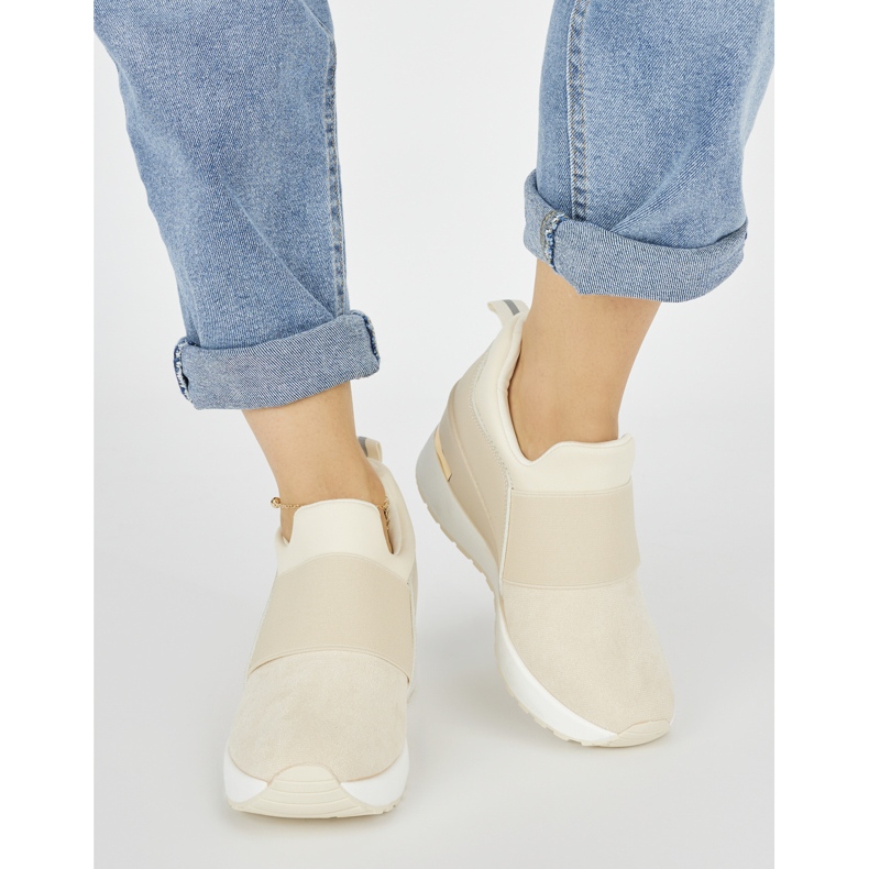 Világos bézs színű női tornacipő