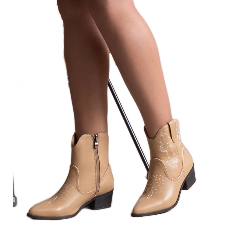 Bézs cowboy csizma a Madia márkától