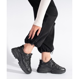 Fekete cipők vastag talppal Fekete cipők vastag talppal