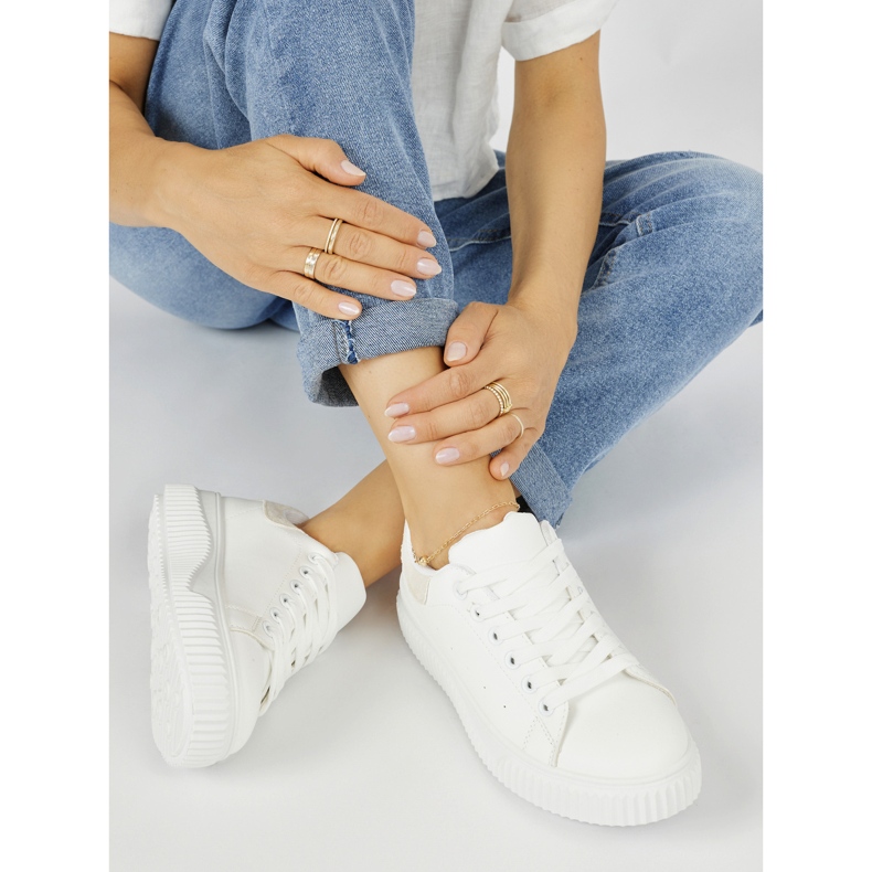 Fehér női tornacipő bézs elemmel