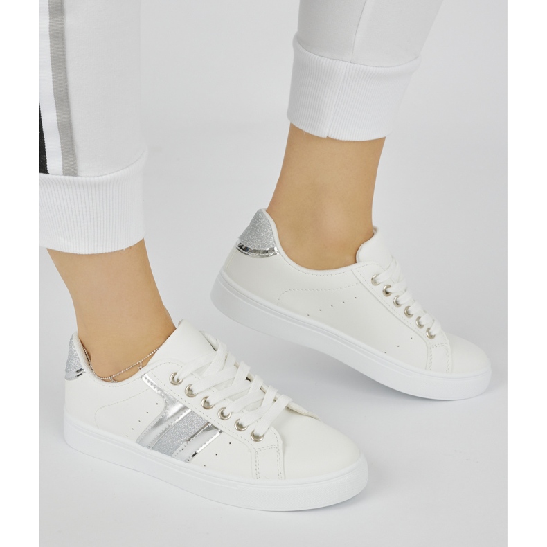 Fehér kényelmes sportcipő