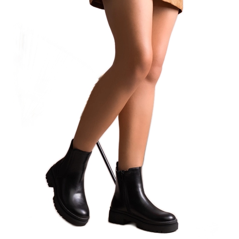 Fekete szigetelt klasszikus felbújós bokacsizma Edina-tól