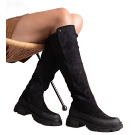 Fekete csizma masszív sarkon, Gyöngyvirág