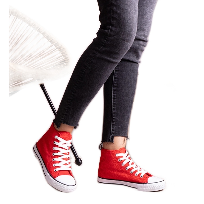 Bonifakima piros magasszárú tornacipő csipkével