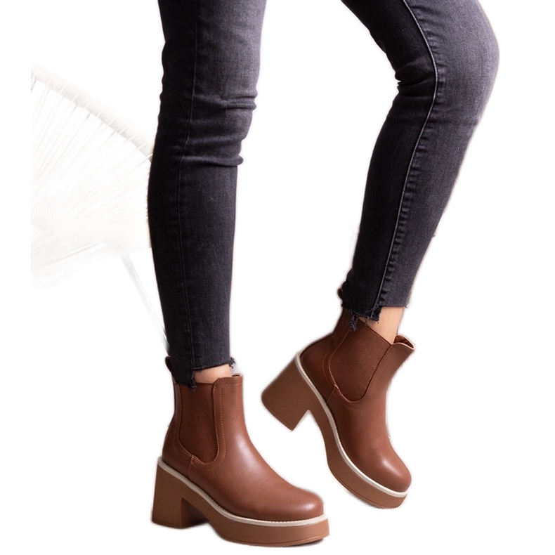 Barna bokacsizma a Lideától