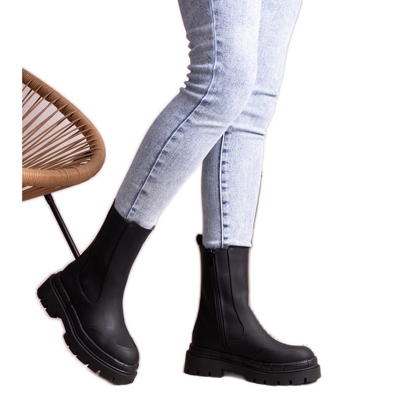 Fekete Kunegunda csizma masszív talppal