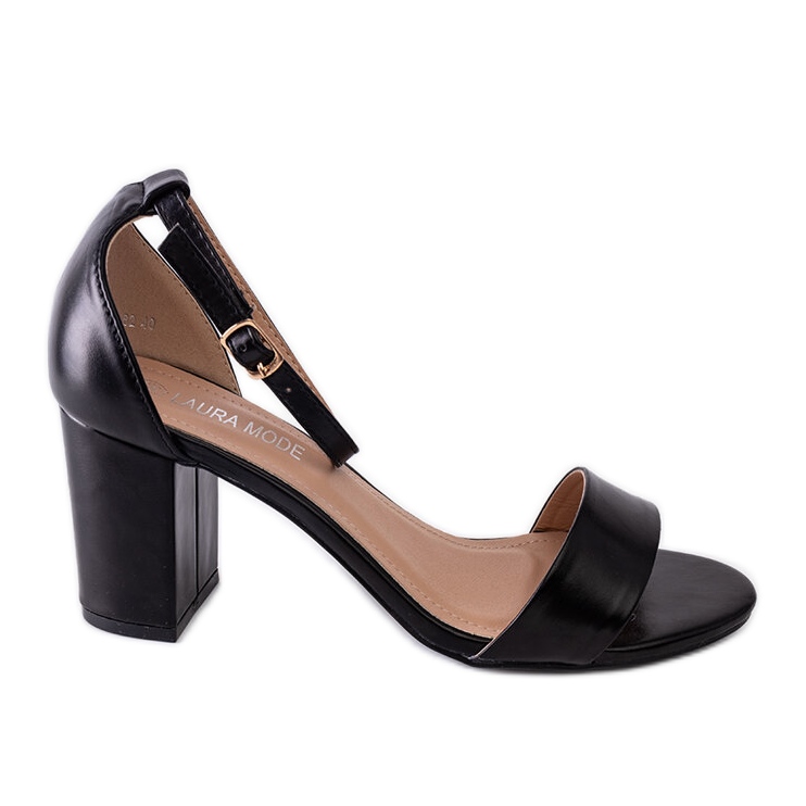 Fekete magas sarkú szandál az Asgha márkától