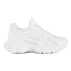 Fehér tornacipő vastag talppal