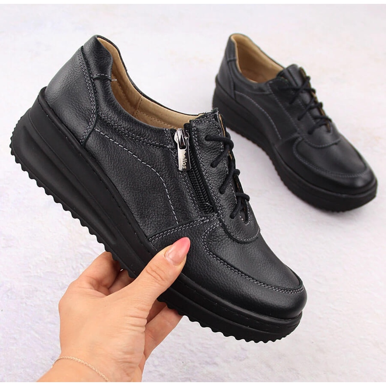 Női kényelmes fekete bőrcipő Helios 419