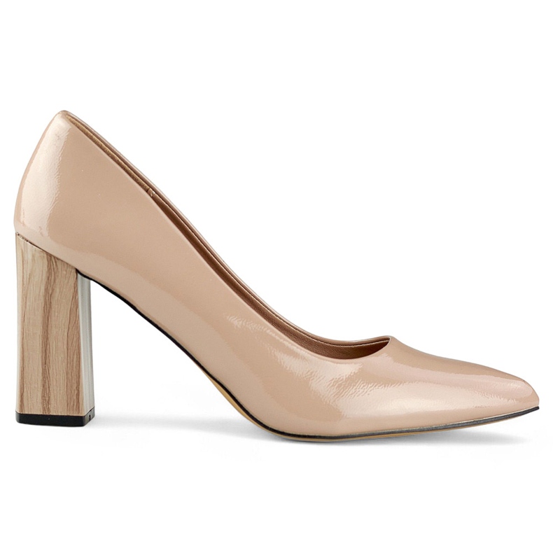 Patent bézs színű, magas sarkú pumpák bőr talpbetéttel