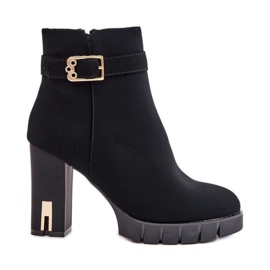 Szigetelt női bokacsizma arany csattal, fekete Taitra