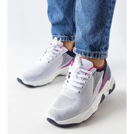 Szűk velúr csizma kényelmes sarokkal és rugalmas felsőrésszel fekete Szűk velúr csizma kényelmes sarokkal és rugalmas felsőrésszel fekete