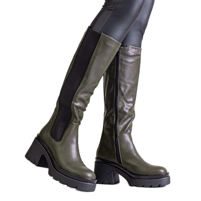 Charla zöld csizma vastagabb sarokkal